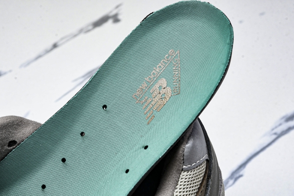 New Balance 2002R M2002RAM 