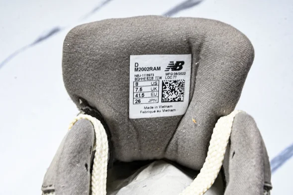 New Balance 2002R M2002RAM 