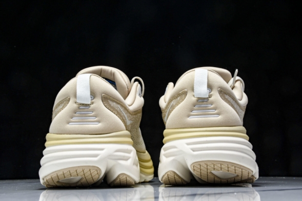 HOKA Bondi 8 1123202 SSEG 