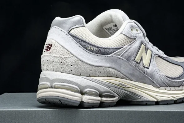 New Balance 2002R M2002RLN 