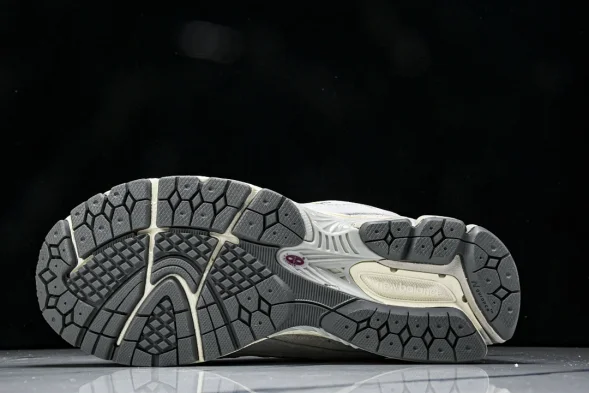 New Balance 2002R M2002RLN 
