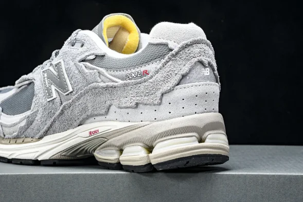 New Balance 2002R M2002RDM 