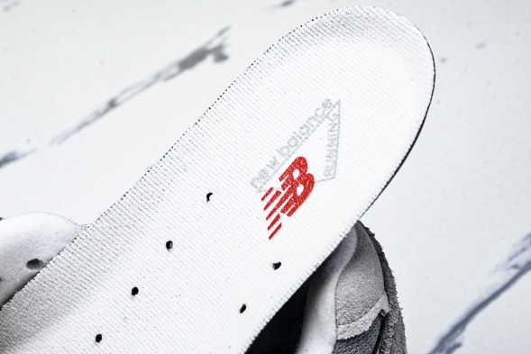 New Balance 2002R M2002RDM 