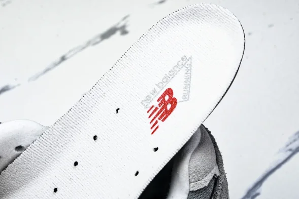 New Balance 2002R M2002RDM 