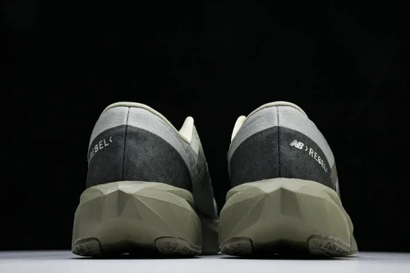 New Balance FuelCell Rebel V4 MFCXLF4 