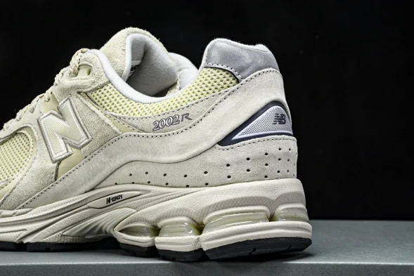 New Balance 2002R ML2002RE 