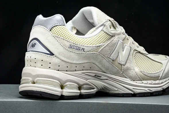 New Balance 2002R ML2002RE 