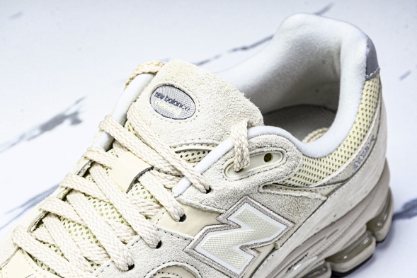 New Balance 2002R ML2002RE 