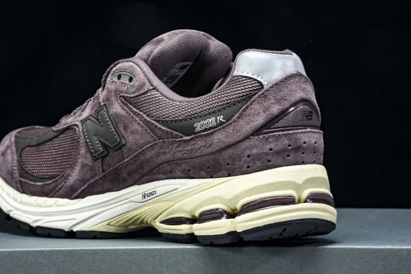 New Balance 2002R M2002RCD 