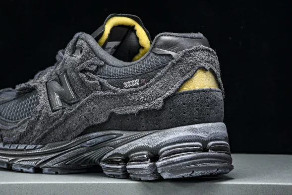 New Balance 2002R M2002RDB 