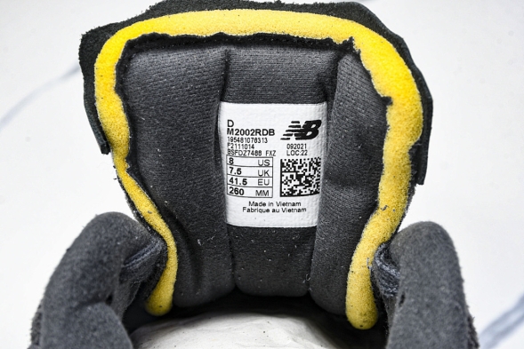 New Balance 2002R M2002RDB 