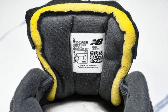 New Balance 2002R M2002RDB 
