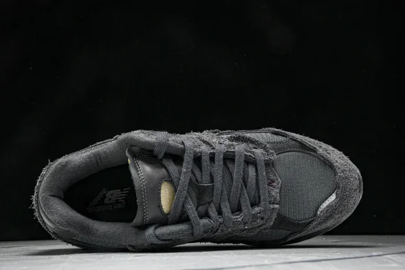 New Balance 2002R M2002RDB 