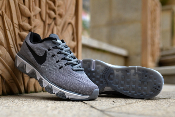 Nike TAILWIND 