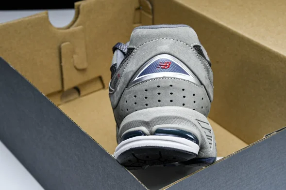 New Balance 2002R ML2002RA 