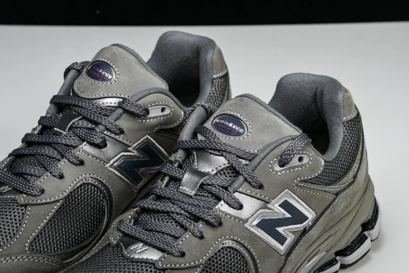 New Balance 2002R ML2002RA 