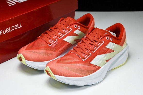 New Balance FuelCell Rebel V4 WFCXLR4 