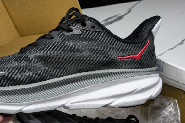 Hoka Clifton 9 1127895 BCKT 