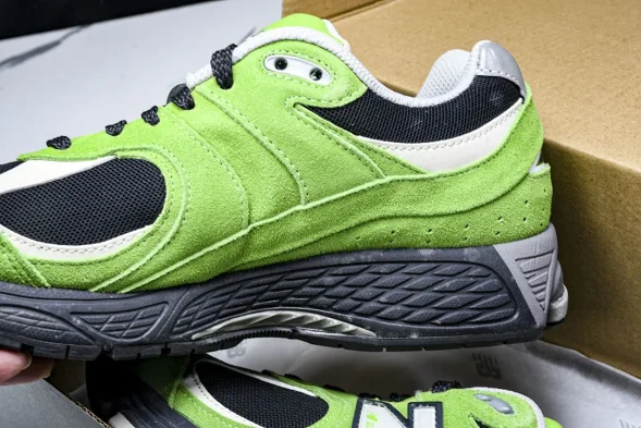 New Balance 2002R M2002RGZ 