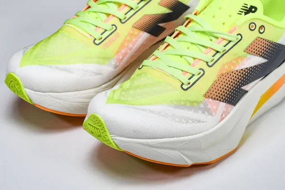 New Balance FuelCell Rebel V4 MFCXLL4 