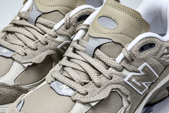 New Balance 2002R M2002RDL 