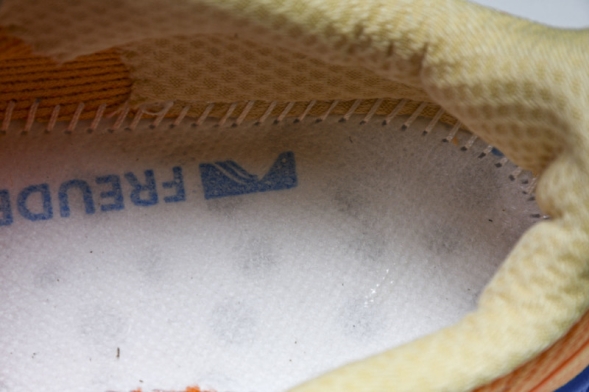 Hoka Clifton 9 1127895 VOIM 