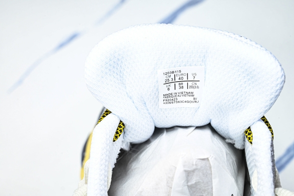 Asics Gel-Cumulus 16 TG 1203B115-100 