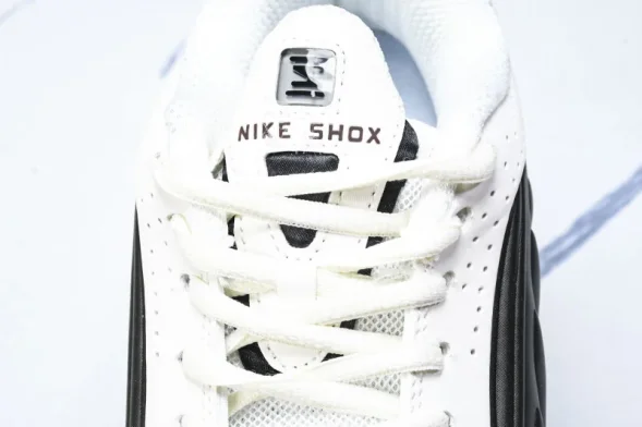 Nike Shox R4 AR3565-104 