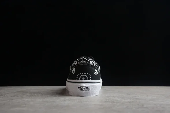 Vans Classic Slip-On Bandana VN0A33TBD9S 