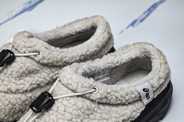 Asics Gel-Sonoma WT Teddy Fur 1203B036-020  