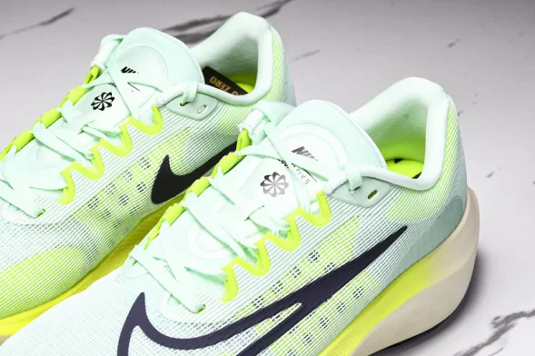 Nike Zoom Fly 5 DM8968 300 
