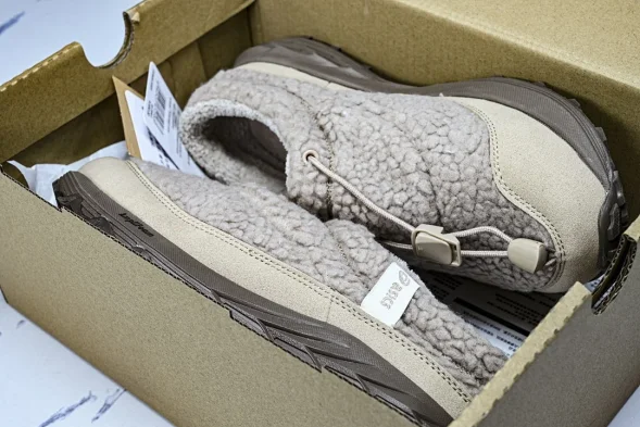 Asics Gel-Sonoma WT Teddy Fur 1203B036-200  