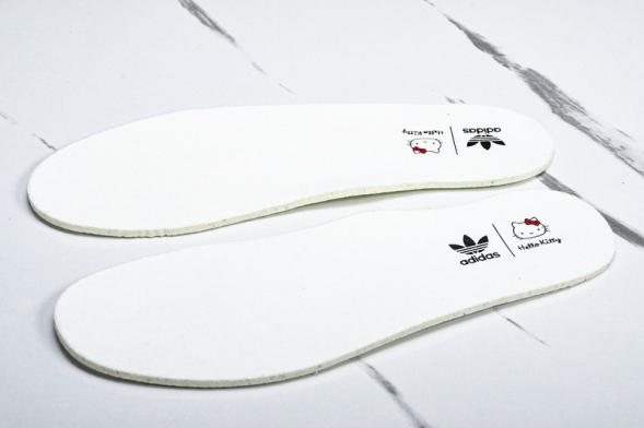 Adidas Samba Vegan OG x Hello Kitty IG4450 