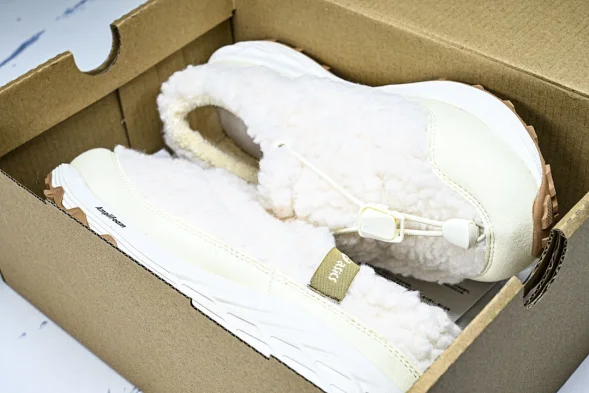Asics Gel-Sonoma WT Teddy Fur 1203B036-100 