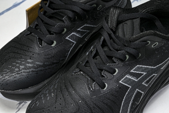 Asics Novablast 4 1011B694-002 