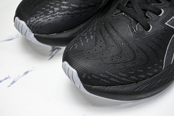 Asics Novablast 4 1011B694-002 