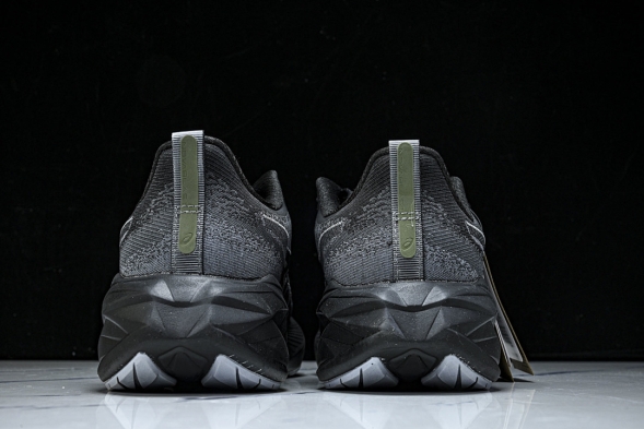 Asics Novablast 4 1011B694-002 