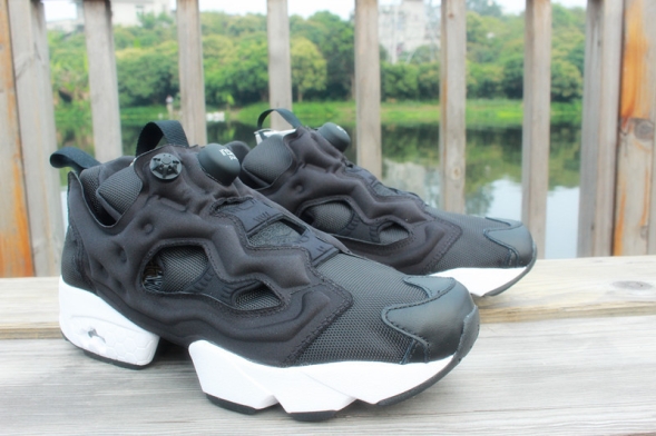 Reebok Instapump Fury BLACK WHITE V65750 