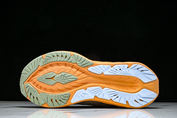 Asics Novablast 4 1011B850-250 