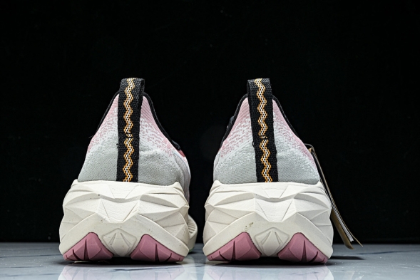 Asics Novablast 4 1012B654-250 