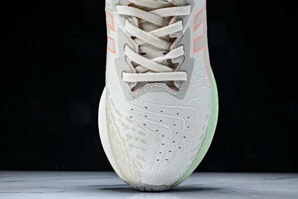 Asics Novablast 4 1012B510-250 