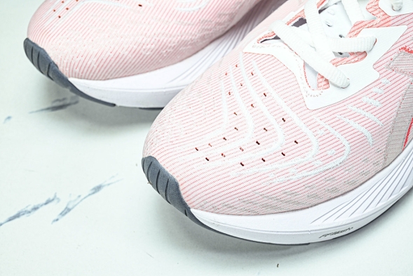 Asics Novablast 4 1012B650-100 