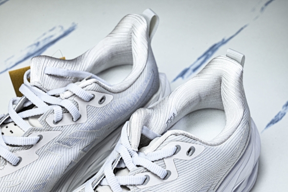 Asics Novablast 4 1012B722-100 