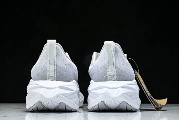 Asics Novablast 4 1012B722-100 