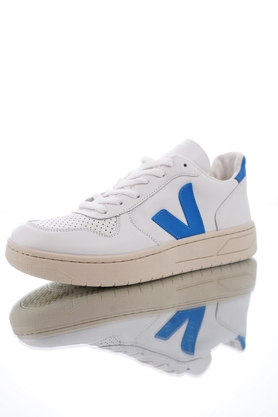 Veja V-10 Leather Lace-up VE789SH89JTA 