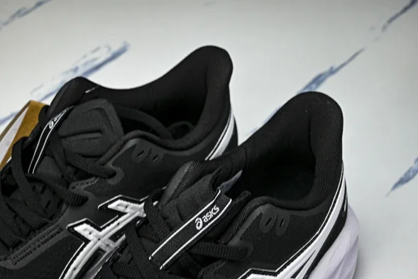 Asics Novablast 5 1011B974-030 