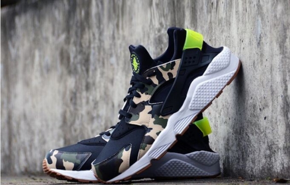 NIKE AIR HUARACHE 