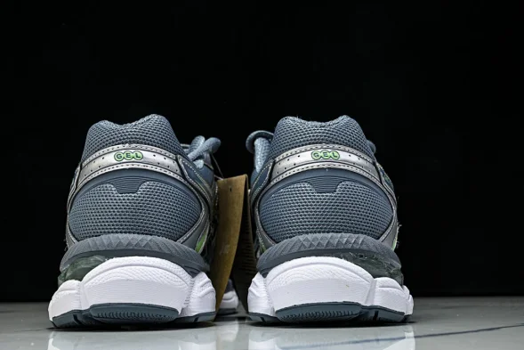 Asics Gel-Cumulus 16 TG 1203A733-100 