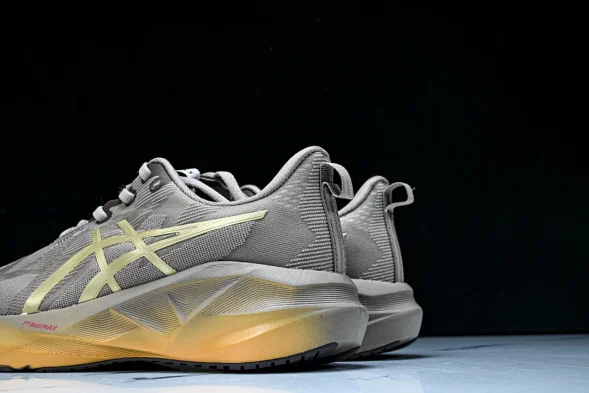 Asics Novablast 5 1012B815-020 