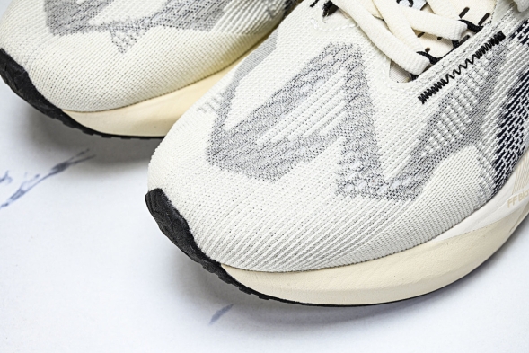 Asics Novablast 5 1011B974-250 